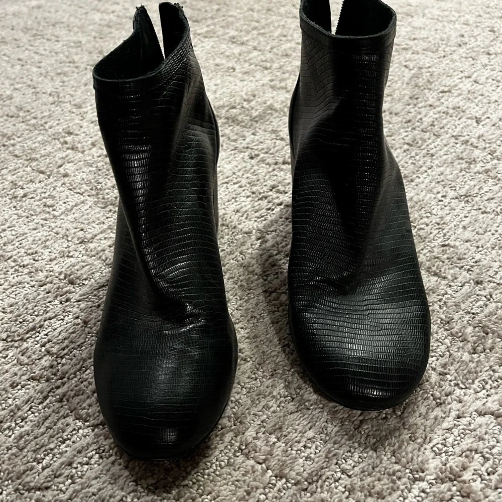 CECELIA NEW YORK Textured Black Ankle Booties sz 7.5